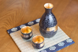 Mino Ware Sake Set Gold Brushstrokes